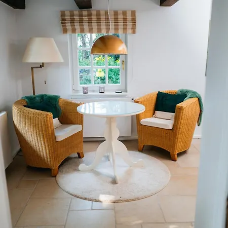 Am Mit Garten Und Kamin