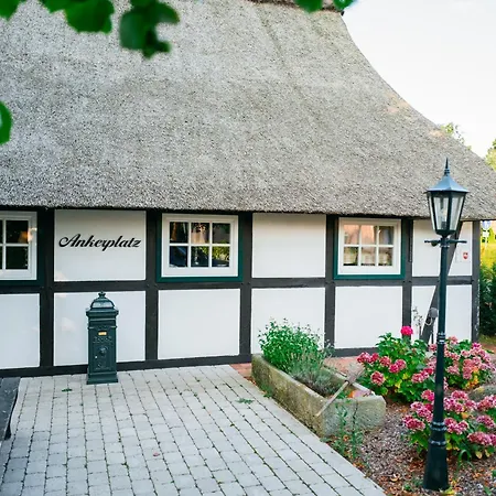 Am Mit Garten Und Kamin